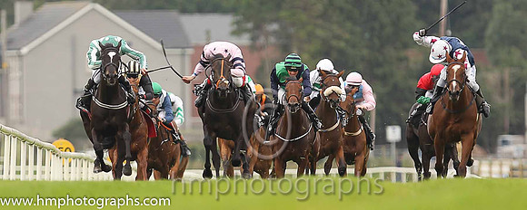 01st Ms Brinkleys ( 3 , pink, dark blue hoop ) and F.M. Berry - Trainer : Mrs John Harrington - Owner : Richard Galway