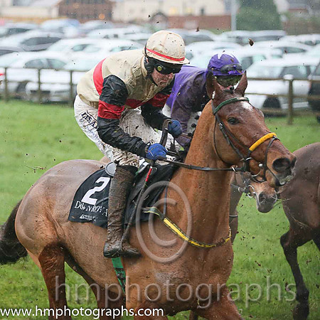 10th Sunrae Shadow (GB) ( 2 , beige, red hoop ) and G.N. Fox - Trainer : Noel Meade - Owner : Mrs Margaret Corr