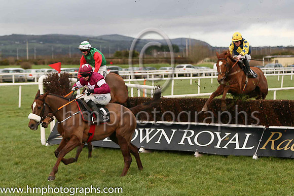 02 Kilford ( 4 , dark blue, white diamond ) and L.P. Dempsey (3) - Trainer : Leonard Whitmore - Owner : Fort Road Syndicate