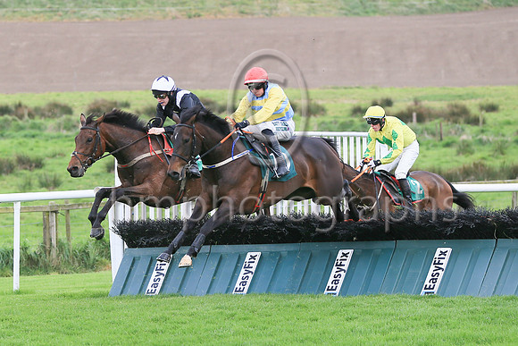 7 Impulse (10 ,light blue and yellow hoops ), Jockey - C P McNamara ,Trainer - Liam G O'brien