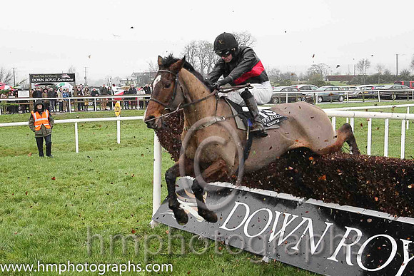 11th PU Robyn Rua ( 13 , black, red hoop ) and N.P. Madden - Trainer : S.Wilson - Owner : S.Wilson