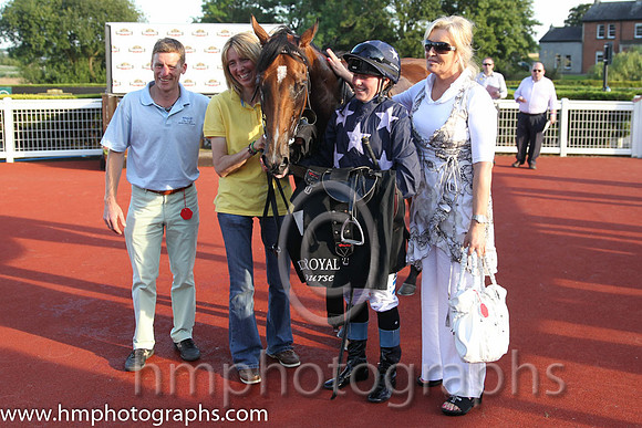 01 Fix It & Caroline Murtagh - winners (5, dark blue, mauve stars ) - FT8E9798