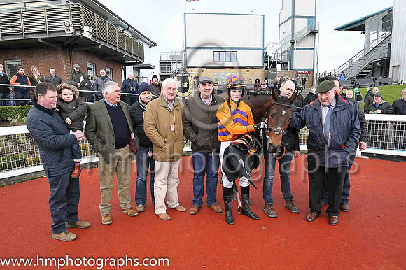 01 Angus Milan ( 2 , orange and purple chevrons ) and S.P. Kelly (7) - Trainer : Noel C. Kelly - Owner : Victor McCrea