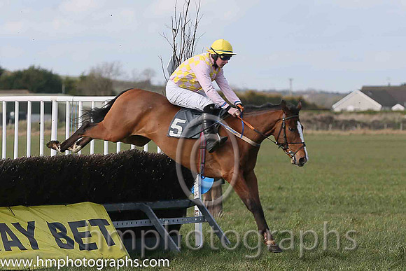AMONIT and A J Fox ( 5 , PINK  YELLOW CHECK; pink sleeves; yellow cap ) Trainer: Warren Ewing,, Owner : Warren Ewing