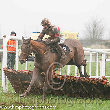 10th Sunrae Shadow (GB) ( 2 , beige, red hoop ) and G.N. Fox - Trainer : Noel Meade - Owner : Mrs Margaret Corr