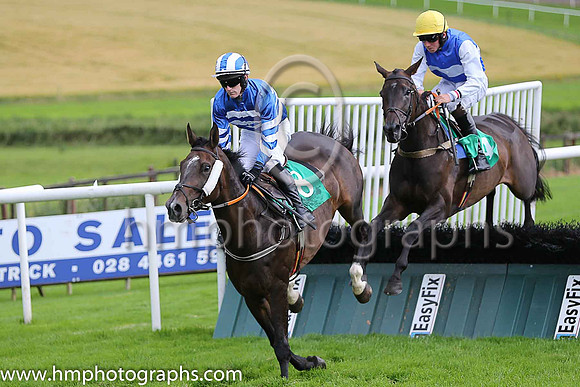 08th Howwouldsheno and C Brassil ( 4 , royal blue, white hoop ) Trainer - L Lennon
