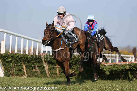 01st Theo ( 6 , pink, grey seams ) and C. Brassil (2) - Trainer : S. Donohoe - Owner : S. Donohoe