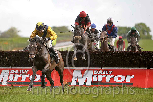 Devil's Elbow & R Walsh (yellow, dark blue sash) - winner - FT8E2909-e
