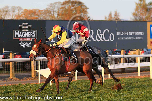 01st Runfordave and Mr L J McGuinness ( 6 , dark blue, yellow diamond ) Trainer - G Elliott , Owner - Mrs P Sloan