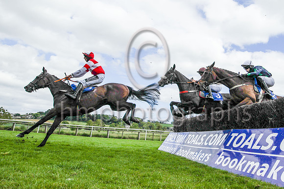 01st Arrycan ( 1 , red, white hoop ) Trainer - L P Cusack , Owner - Shannon Street Syndicate