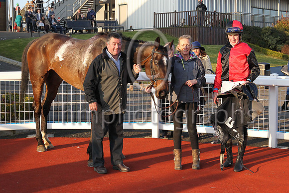 01st Pointview Gale ( 5 , black and red halved ) and A.J. Fox (7) - Trainer : Liam Lennon - Owner : P. Heaney