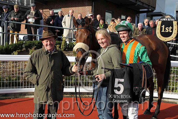 01 DoesSheEverStop & Andrew J McNamara - winner (5, emerald green and orange stripes ) - CU2D8853-22