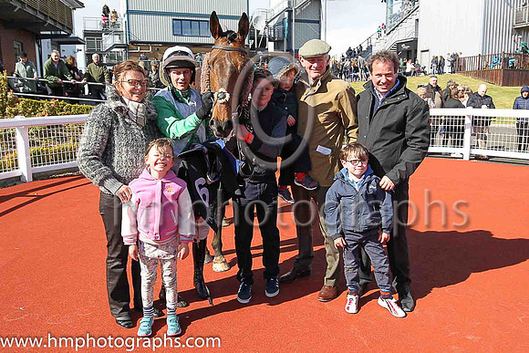 01st Mitebeall Forluck ( 6 , green, white cross sashes ) and P Townend - Trainer : A L T Moore - Owner : C Hanbury