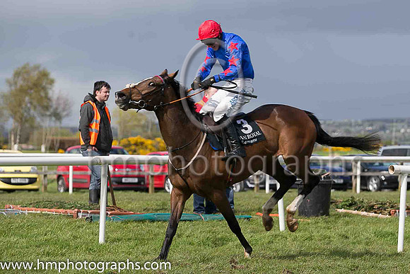 01st Kilkishen  ( 3 , royal blue, red stars on sleeves ) and Brian Hayes - Trainer : John Joseph Hanlon - Owner : Sean Hehir