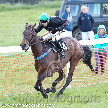 01st GETABIRD and B O'Neill ( 4 , EMERALD GREEN; emerald green,red striped sleeves; emerald green  red striped cap ) Trainer: Colin Bowe,, Owner : W.B. Connors