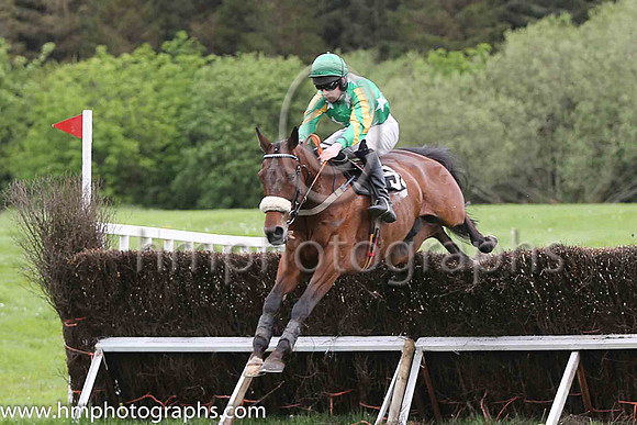 F HAZINOWINGS and M J O'Hare ( 5 , EMERALD GREEN,white stars; emerald green,yellow striped sleeves; emerald green  yellow striped cap ) Trainer: Dermot McLoughlin,, Owner : Thomas Carey