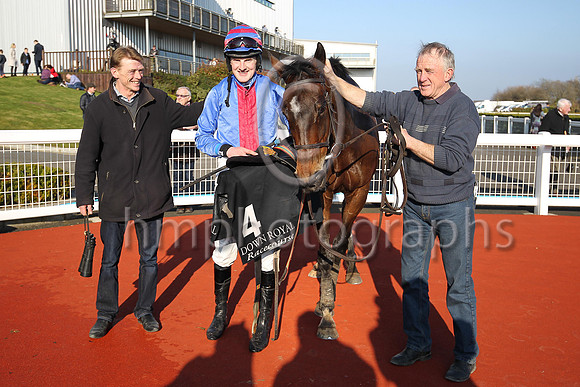 01st Kylestyle ( 4 , blue, red panel ) and G.N. Fox (3) - Trainer : F. Flood - Owner : John Nestor