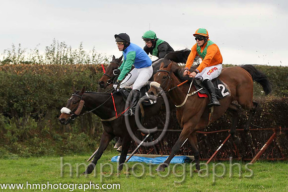 01 The Last Derby & R James - Winner (2, tangerine, green chevrons) - FT8E8444-46