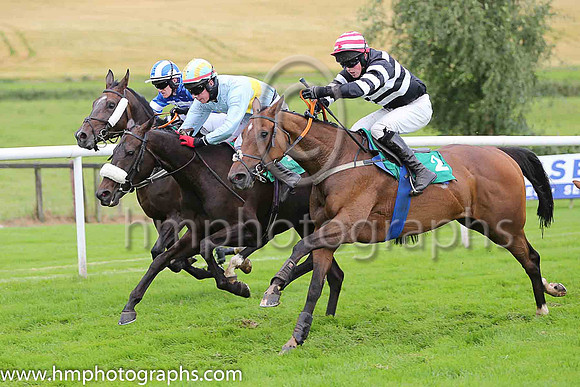 01st Tb Broke Her and D Meyler ( 11 , light blue, yellow hoop ) Trainer - A L T Moore