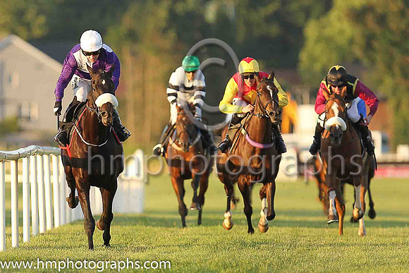 01st Robin Des Mana (5, purple and white qtrd) and Ms N Carberry, trainer Gordon Elliott, Owner T Howley Jnr