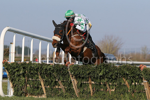 01st Colms Dream ( 7 , white,green stars ) and Donagh Meyler (5) - Trainer : Karl Thornton - Owner : Colm's Dream Syndicate