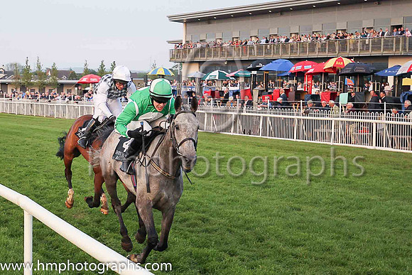 01st Bosco Di Alco (4, emerald green, white disc) and F Maguire, Trainer Miss Elizabeth Dotle, Owner Glen Howitt