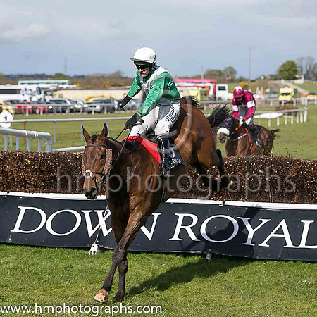 01st Mitebeall Forluck ( 6 , green, white cross sashes ) and P Townend - Trainer : A L T Moore - Owner : C Hanbury
