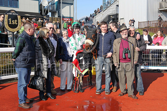 01st Colms Dream ( 7 , white,green stars ) and Donagh Meyler (5) - Trainer : Karl Thornton - Owner : Colm's Dream Syndicate
