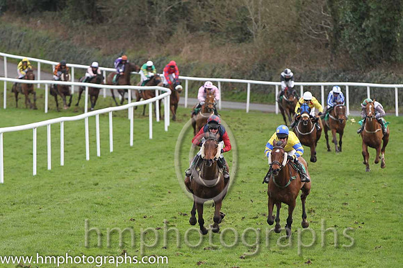 01 Hidden Horizons & P Carberry - winners (11, yellow, blue & yellow hooped sleeves ) & 02 Unoccupied & P T Enright - 2nd (9, blue, red sleeves) -FT8E4399-32