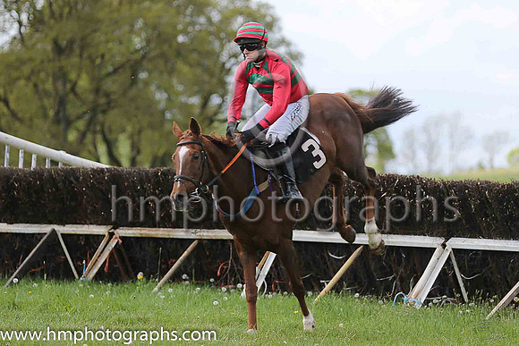 01st MAPLE MONS and B O'Neill ( 3 , RED,green chevrons; red, plain sleeves; red  green hooped cap ) Trainer: D.M. Christie,, Owner : David Charles  Arron Charles