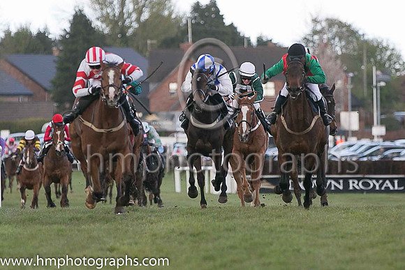 01st Third Estate ( 11 , white and red chevrons ) and Mr L J McGuinness - Trainer : Nigel Thomas Slevin - Owner : Camillus Slevin