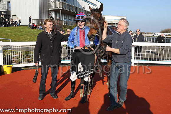 01st Kylestyle ( 4 , blue, red panel ) and G.N. Fox (3) - Trainer : F. Flood - Owner : John Nestor