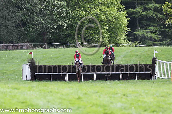 01st MAPLE MONS and B O'Neill ( 3 , RED,green chevrons; red, plain sleeves; red  green hooped cap ) Trainer: D.M. Christie,, Owner : David Charles  Arron Charles