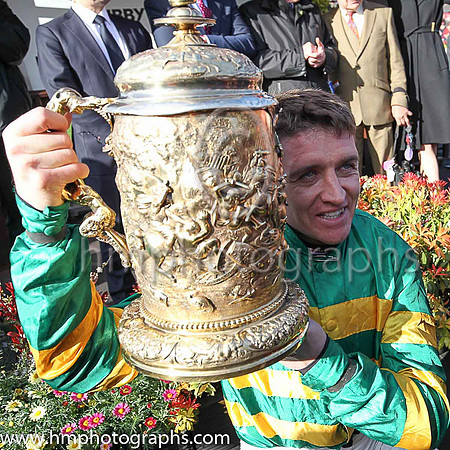 01st CARLINGFORD LOUGH ( 1 , emerald green and orange hoops ) and Barry Geraghty - Trainer : John E Kiely