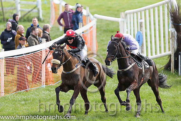01st KAISER BLACK and J j Codd ( 19 , PURPLE,yellow diamond; purple, plain sleeves; red cap ) Trainer: P.M.J. Doyle,, Owner : Mary Doyle