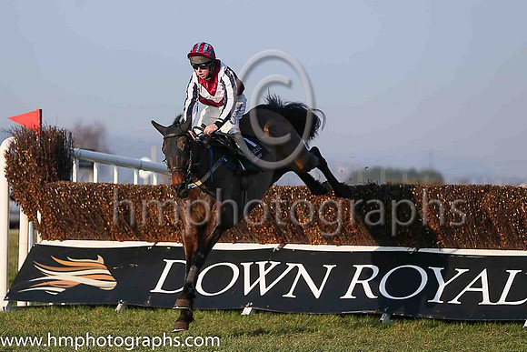 i01st Fine Rightly ( 1 , maroon, white chevron ) and A.E. Lynch - Trainer : S.R.B. Crawford - Owner : Miss Patricia Duffin
