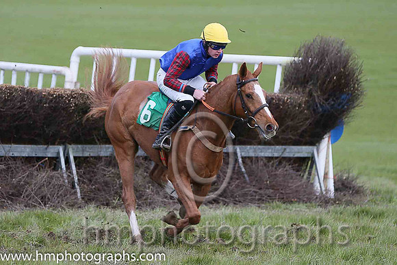 01st I'M AN IZZ WIZZ and A J Fox ( 6 , BLUE; tartan sleeves; gold cap ) Trainer: Liam Lennon,, Owner : John Turner