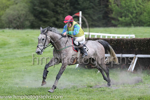 PU CLASSIC HIT and D Kelleher ( 3 , YELLOW; blue,green chevrons sleeves; red cap ) Trainer: Liam O'Farrell,, Owner : Liam O'Farrell