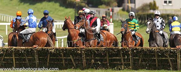 PU Atlantic Breaker ( 5 , royal blue, white star ) and D R Fox - Trainer : M M McNiff - Owner : Sean F Conway