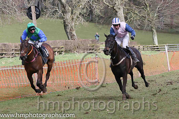 01st MOLLYKING and M J O'Hare ( 17 , PINK; blue sleeves; pink  blue striped cap ) Trainer: J.G. Cosgrave,, Owner : Fred Mackey