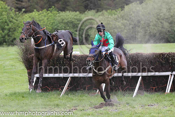 PU CLOONKEEN BOY and P J Cawley ( 4 , GREEN,red cross of lorraine; green sleeves; blue cap ) Trainer: Fintan B. McGrath,, Owner : Alan Gallagher