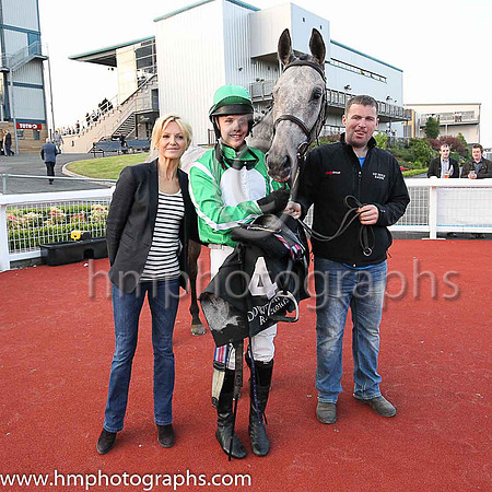01st Bosco Di Alco (4, emerald green, white disc) and F Maguire, Trainer Miss Elizabeth Dotle, Owner Glen Howitt