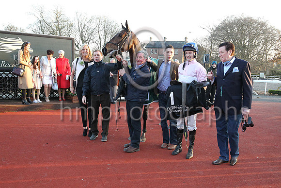 01st Dixie Lee ( 1 , pink, white hoop, blue cap ) and M.J. O'Hare (5) - Trainer : Dermot Anthony McLoughlin - Owner : Mrs.P.J.Conway