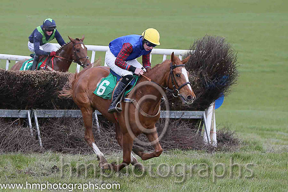 01st I'M AN IZZ WIZZ and A J Fox ( 6 , BLUE; tartan sleeves; gold cap ) Trainer: Liam Lennon,, Owner : John Turner
