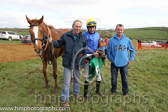 01st I'M AN IZZ WIZZ and A J Fox ( 6 , BLUE; tartan sleeves; gold cap ) Trainer: Liam Lennon,, Owner : John Turner