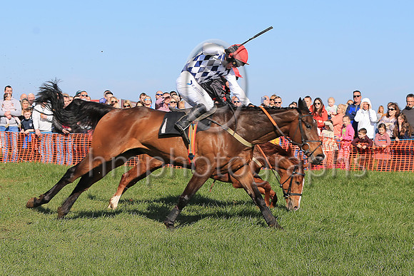 01st MANETTI and N McParlan ( 1 , NAVY  WHITE DIAMONDS; white sleeves; red cap ) Trainer: I. R. Ferguson,, Owner : R.A. Bartlett