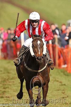 01st ANSEANACHAI CLISTE and M McConville ( 9 , RED  WHITE STRIPES; red, plain sleeves; white cap ) Trainer: Stephen McConville,, Owner : Michael McConville