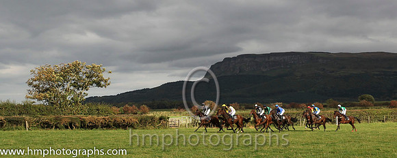 Race 3  Start at the Route Point to Point Steeplechases at Limavady - CU2D1012-41