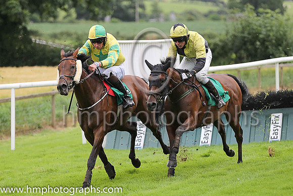 08th Knocklayde Sno Cat and W J Boyes ( 7 , black and yellow qtrd ) Trainer - S R B Crawford