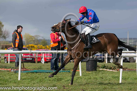 01st Kilkishen  ( 3 , royal blue, red stars on sleeves ) and Brian Hayes - Trainer : John Joseph Hanlon - Owner : Sean Hehir